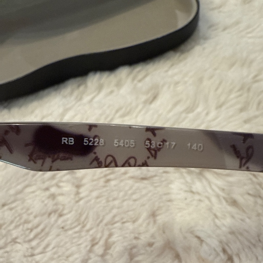 Ray-Ban eyeglass frames - Picture 2 of 3